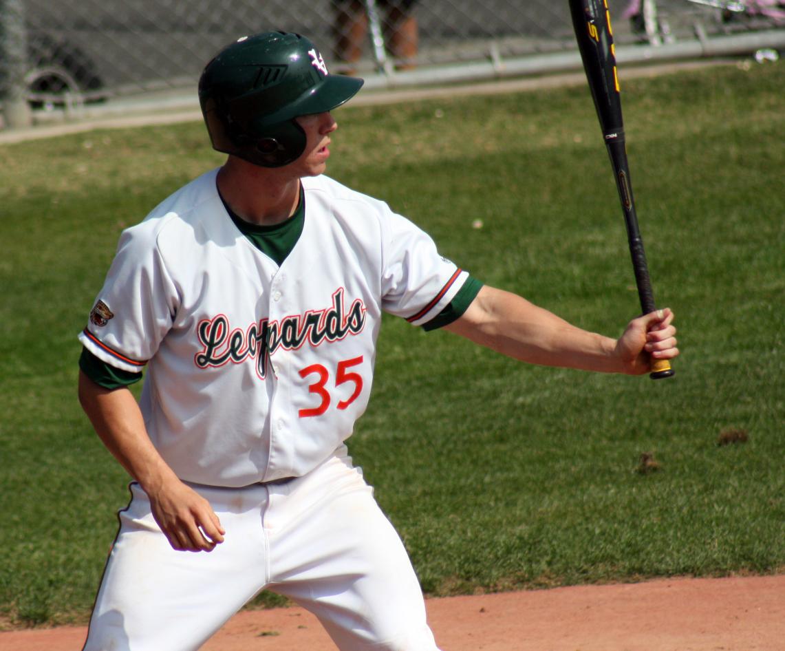 La Verne Splits Doubleheader With Oxy