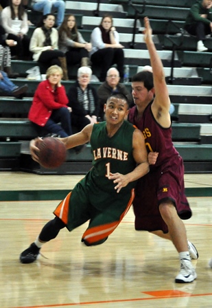 La Verne falls to the Stags