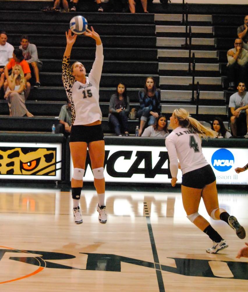 Kendall Kraiss (left) and Kayla Cribbs head to Brazil as members of the USA DIII Volleyball Team