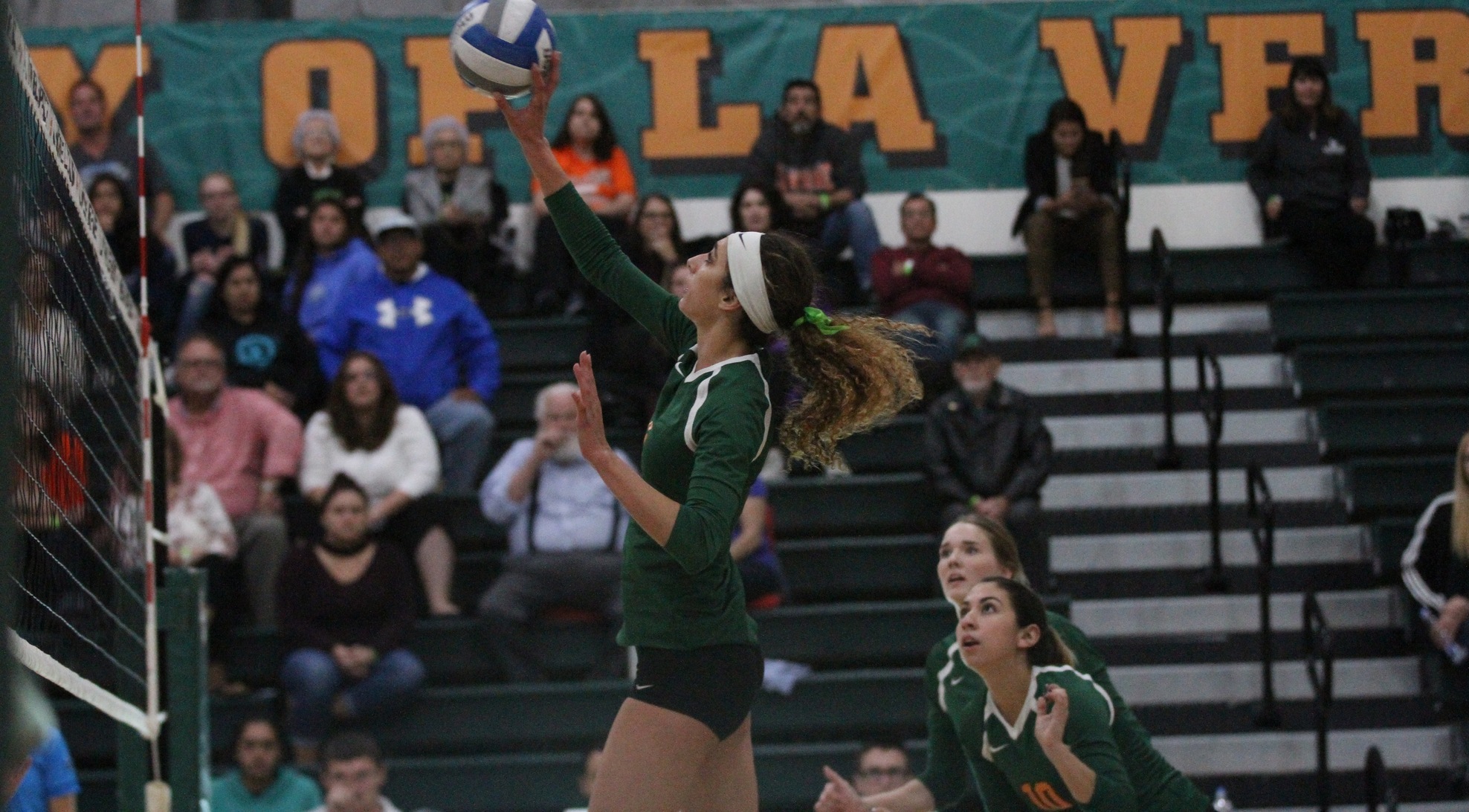 Volleyball falls to Cal Lutheran in SCIAC Semifinals