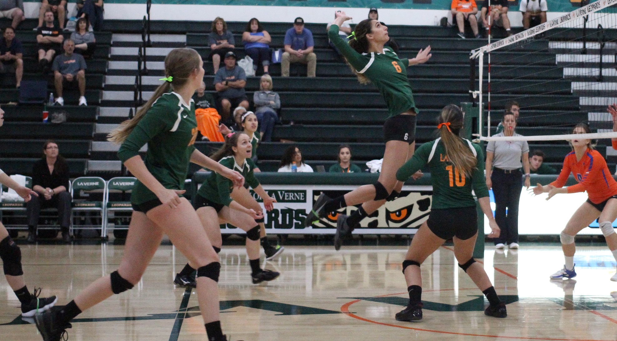 Volleyball drops game at Oxy