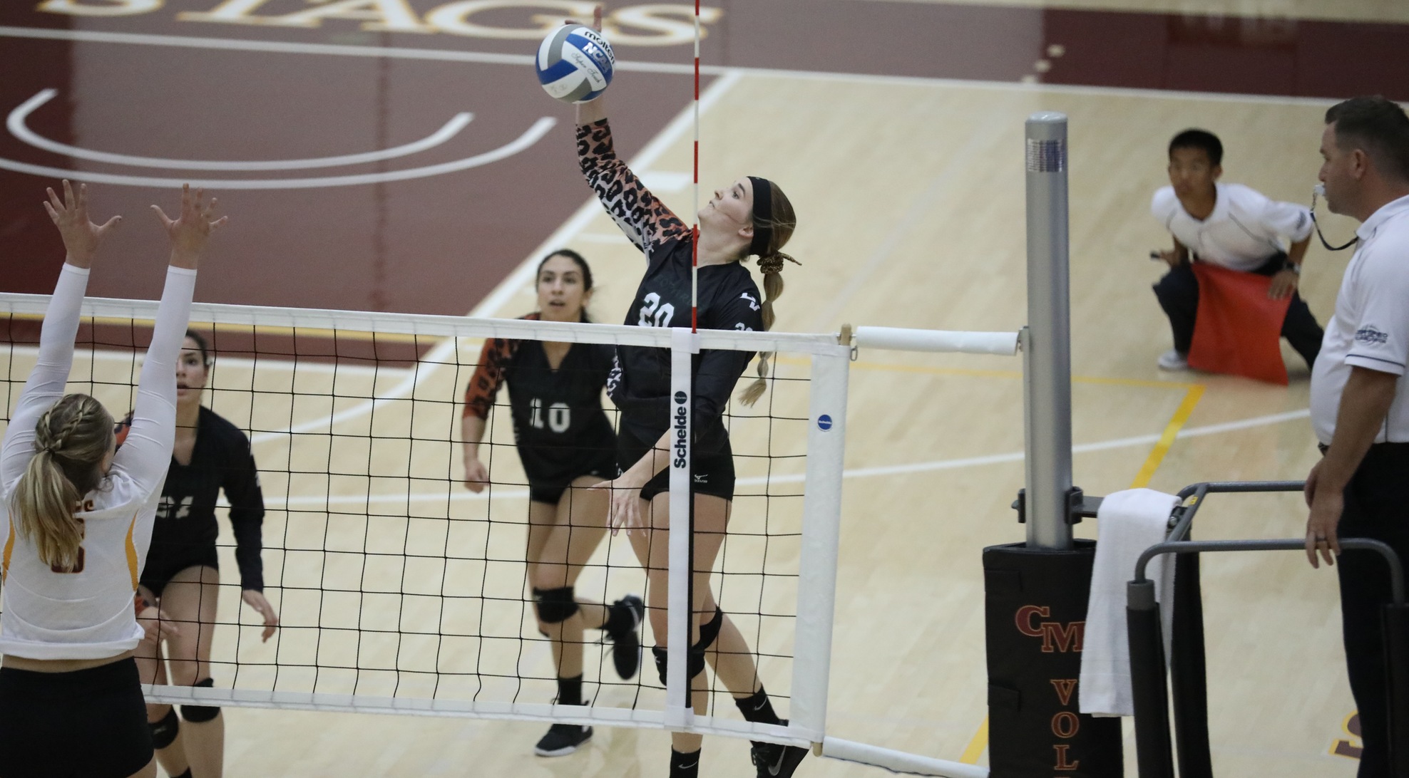 Volleyball falls to CMS in SCIAC Semifinals