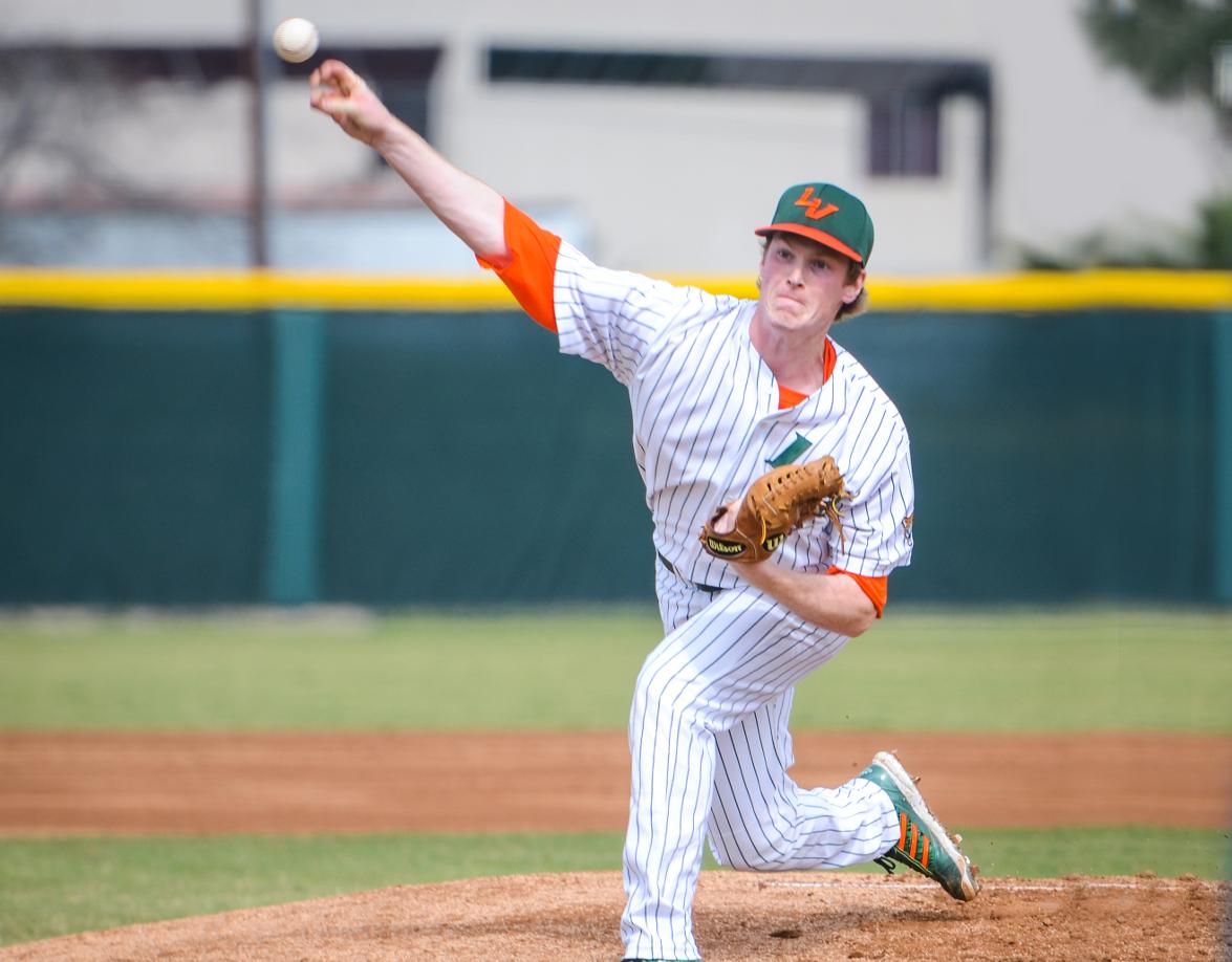 Baseball tops Caltech, remains tied for first