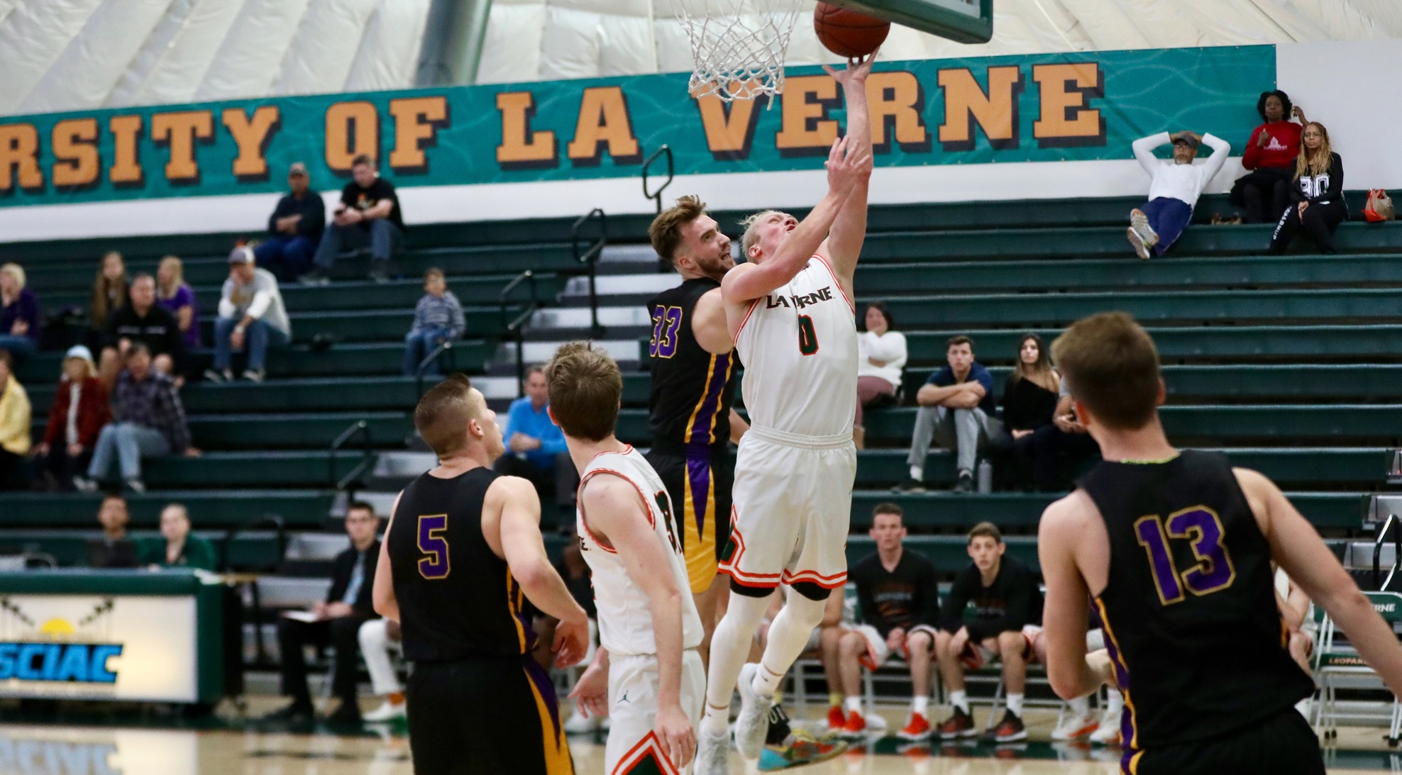 Men's Basketball nearly upsets first place Occidental