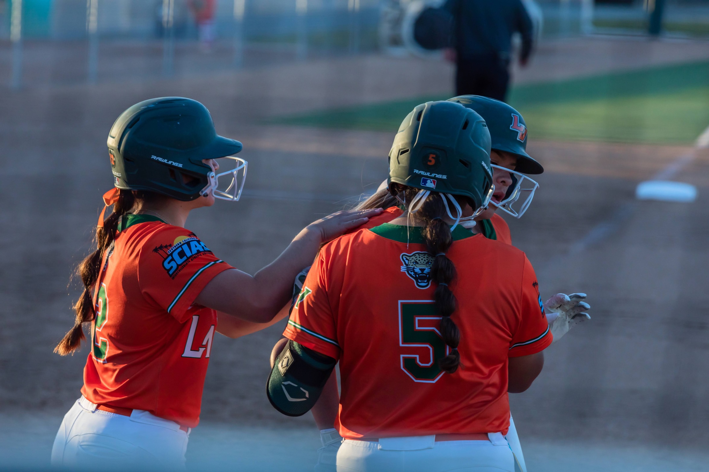 Leopards split a doubleheader against the University of Texas-Dallas Comets
