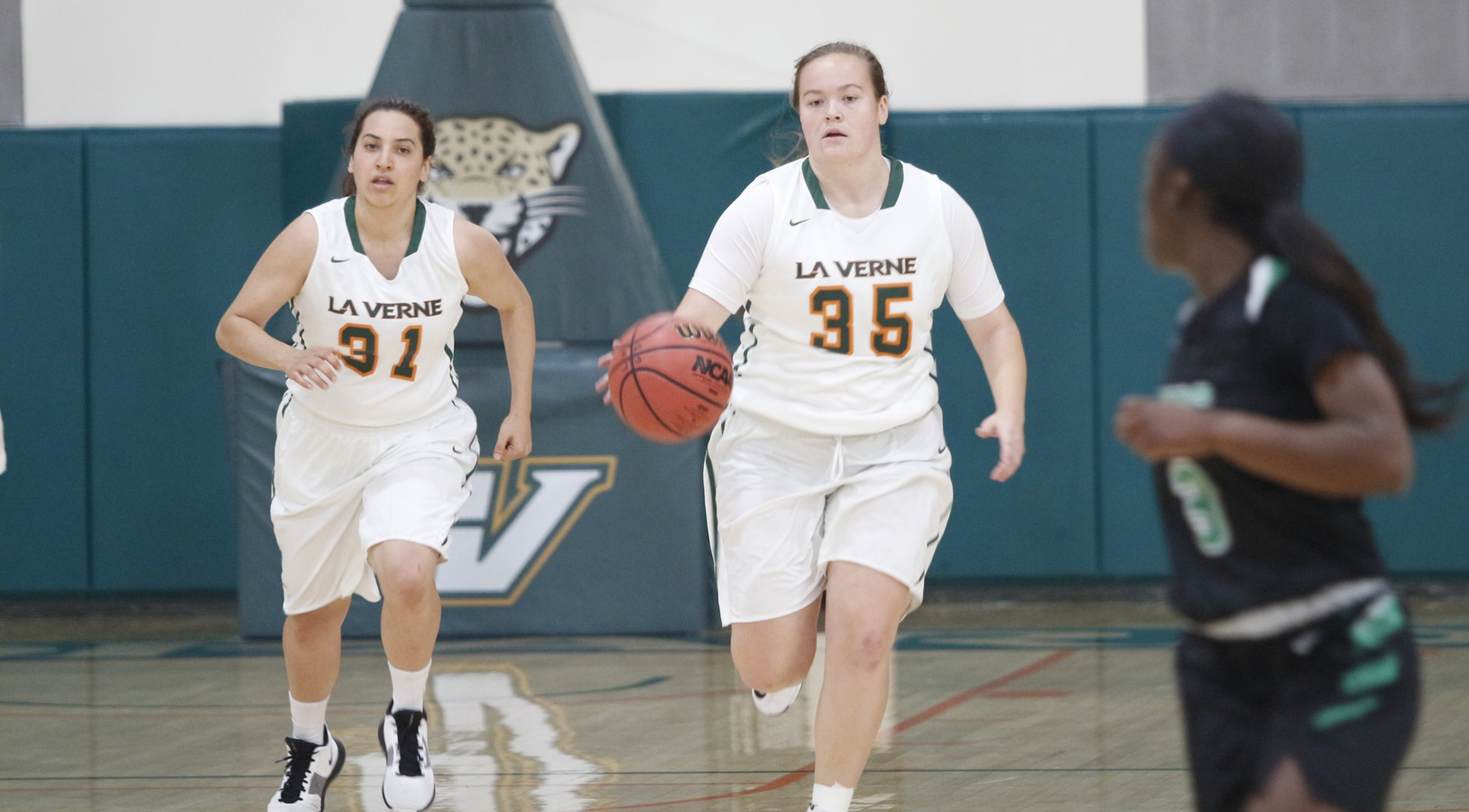 Horn Leads Women's Basketball Past Yellowstone