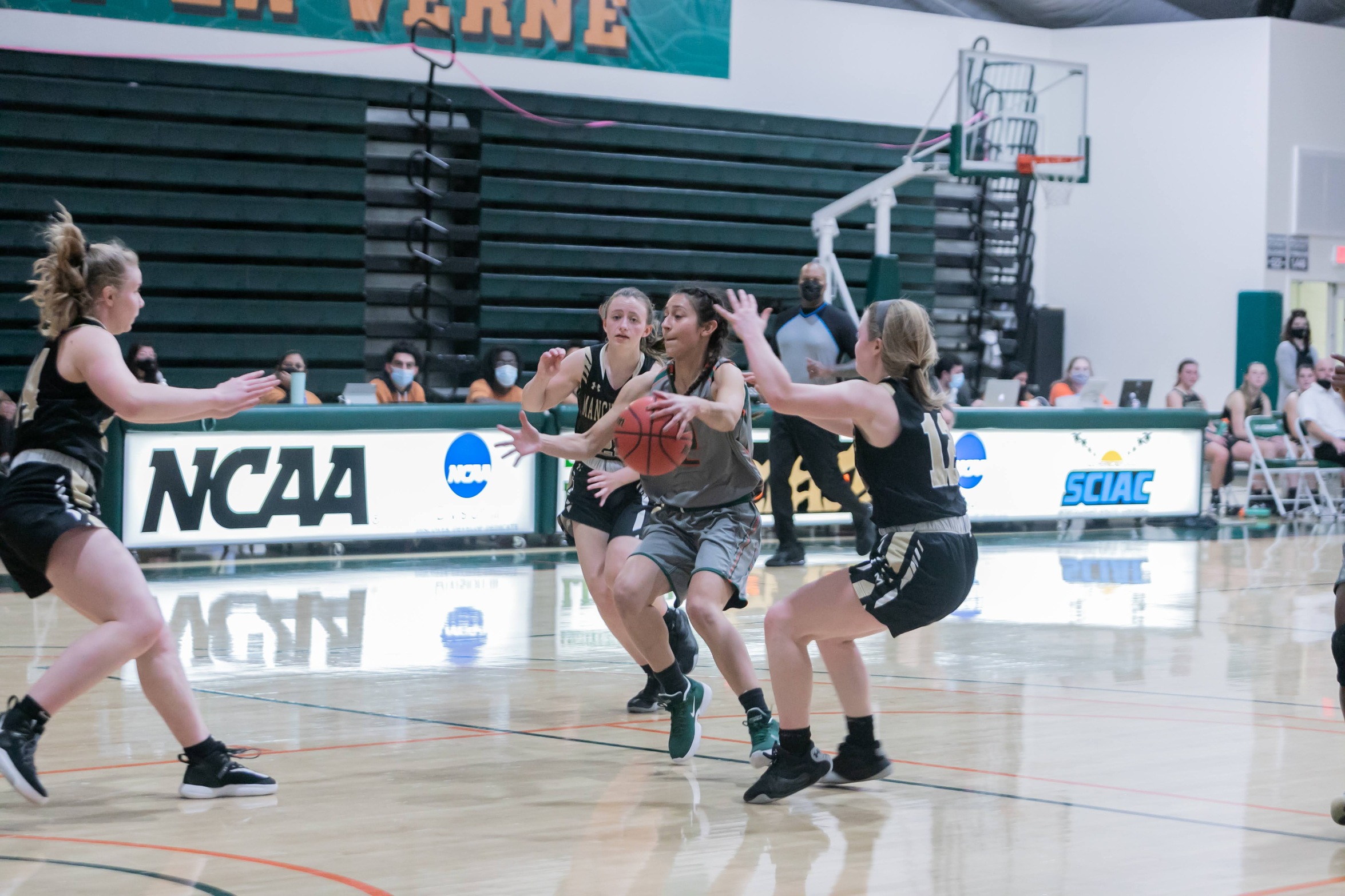 Hot start not enough to top SCIAC-leading Bulldogs