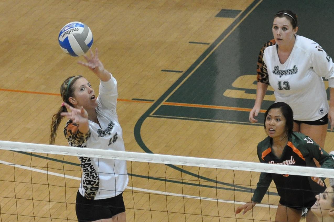 Volleyball Co-Hosts Pacific Coast Classic To Open 2012 Campaign