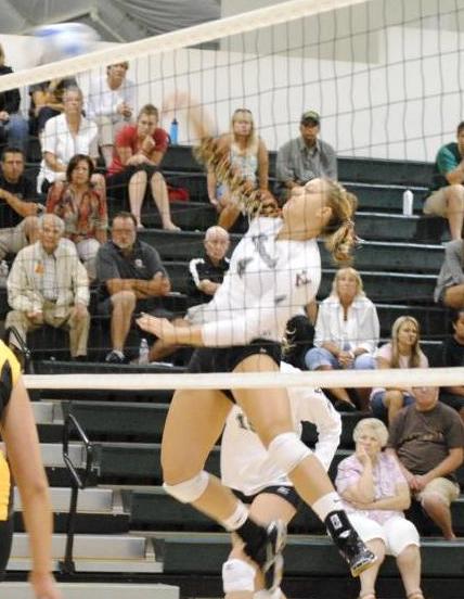 Leopards Rally Past Bulldogs In Four Sets