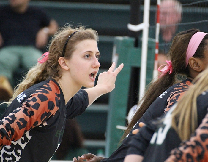 Volleyball Outlasts Chapman, Clinches SCIAC Berth