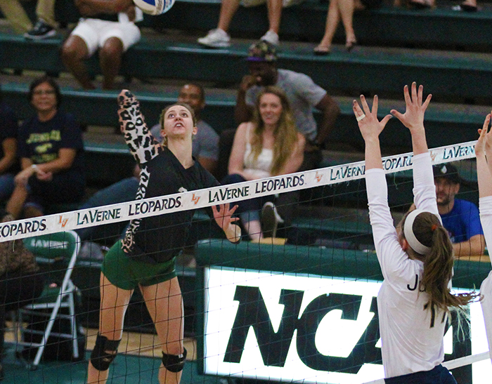 No. 18 Volleyball rallies to beat Simpson