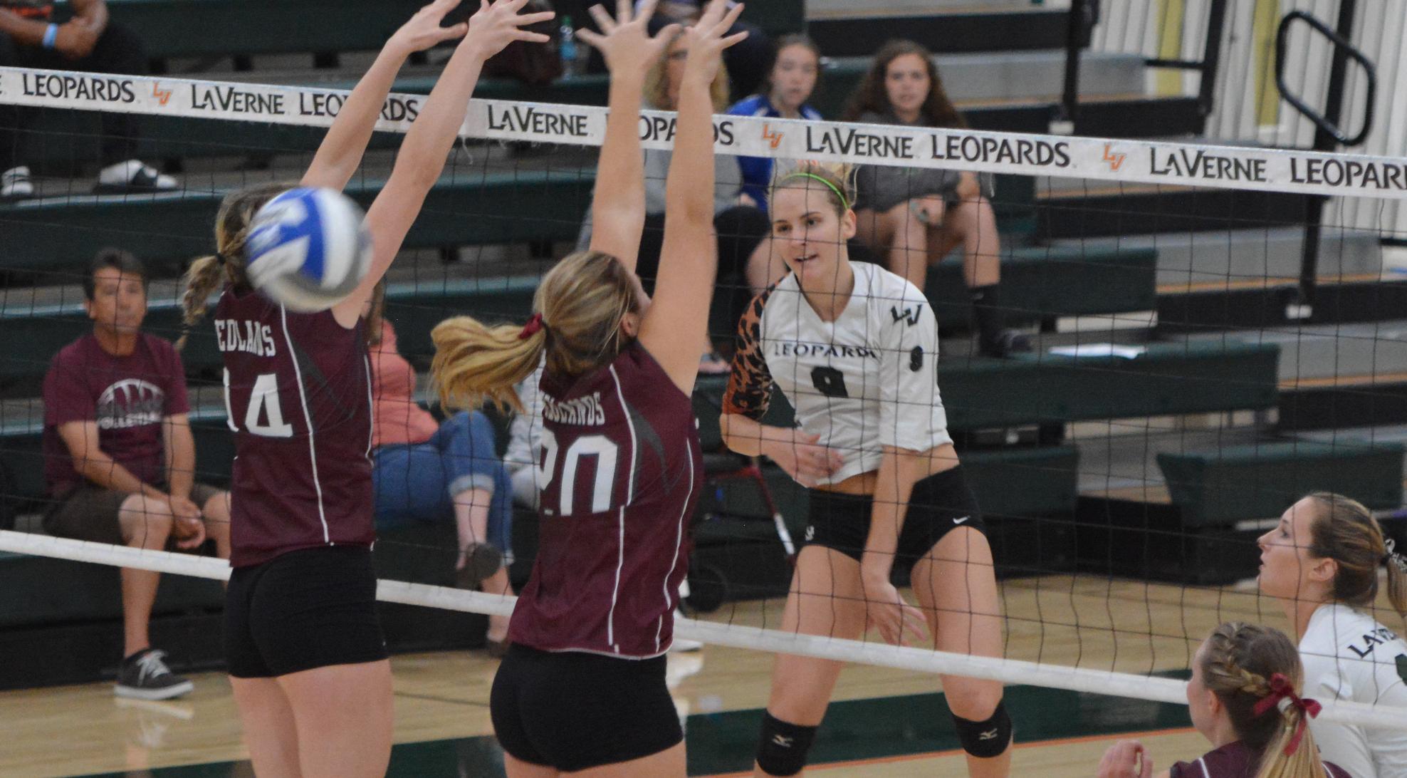 Volleyball notches second straight sweep, beats Redlands