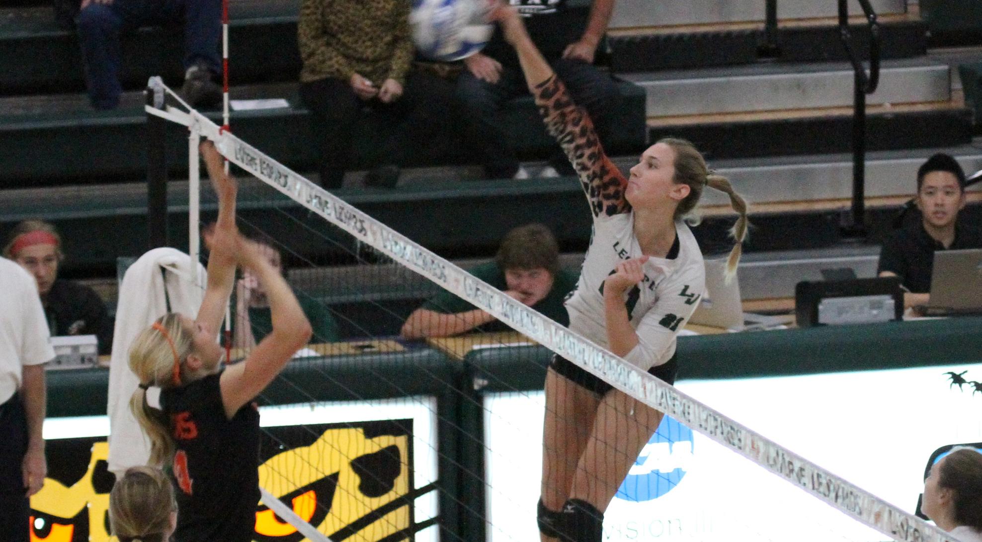 Volleyball sweeps Occidental, moves into first place