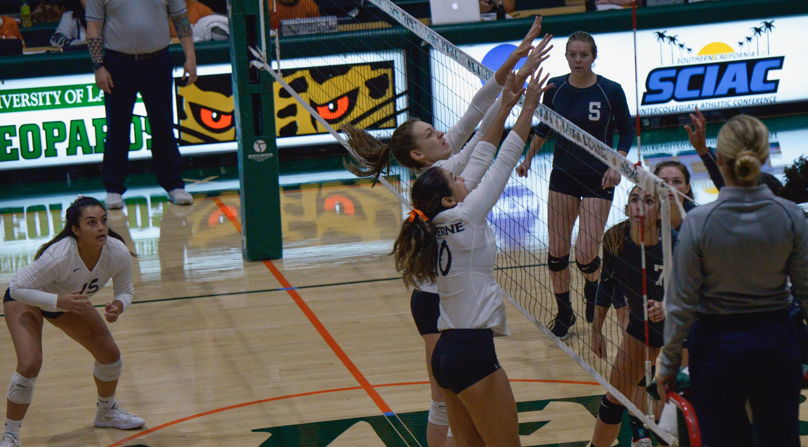 Volleyball Sweeps Redlands, Clinches Postseason Berth